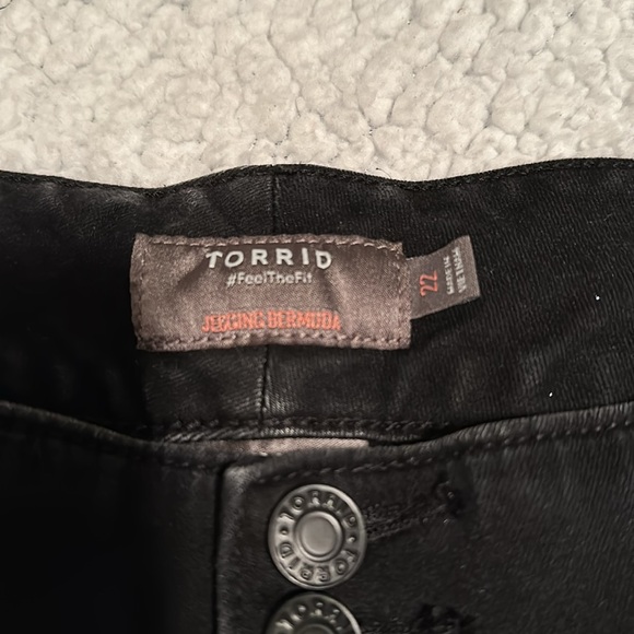 Torrid black Bermuda shorts size 22 - Picture 2 of 3